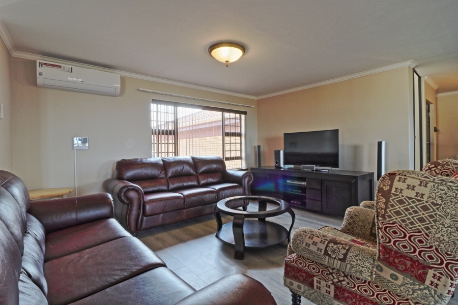 4 Bedroom Property for Sale in Reebok Western Cape